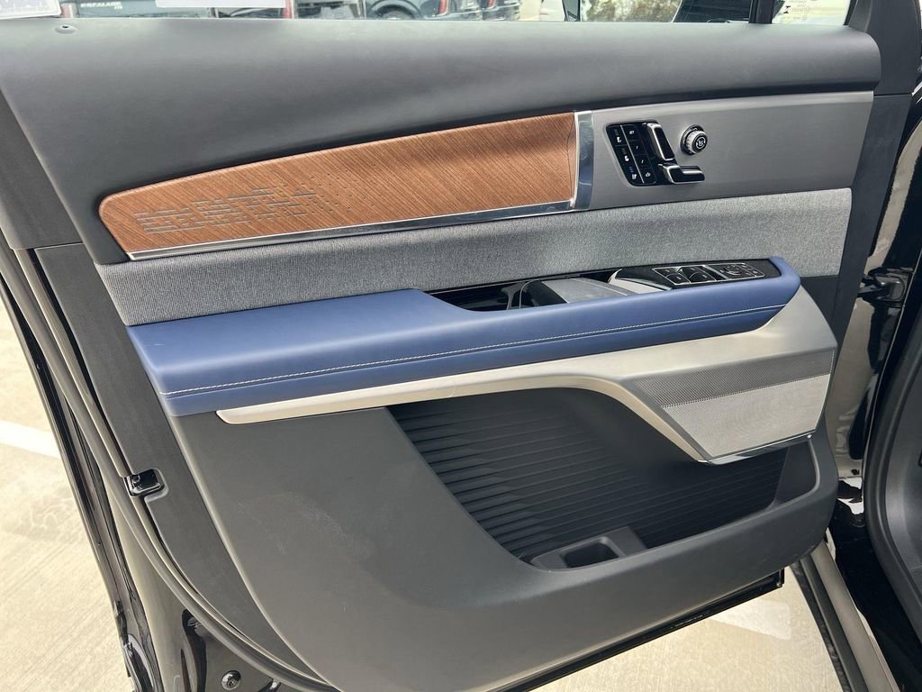 New 2026 Cadillac Vistiq Premium Luxury image 10