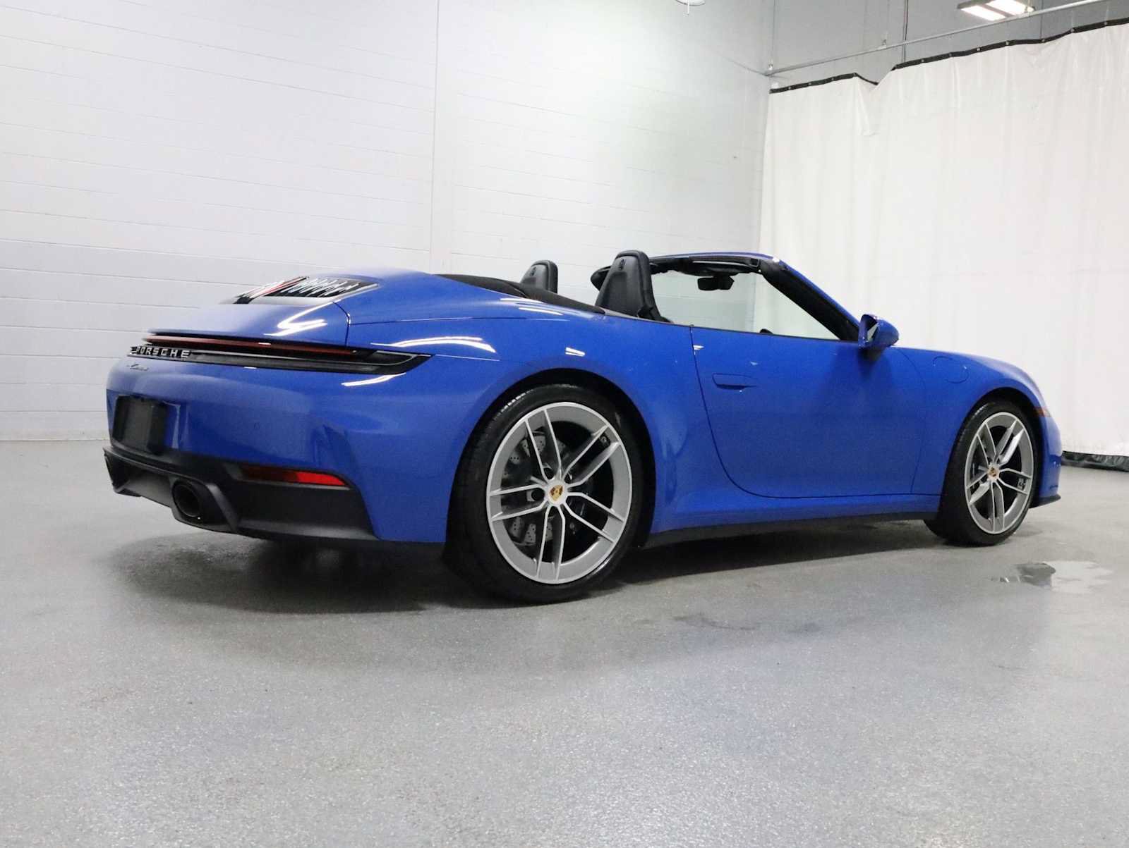 Certified 2025 Porsche 911 Carrera RWD image 9