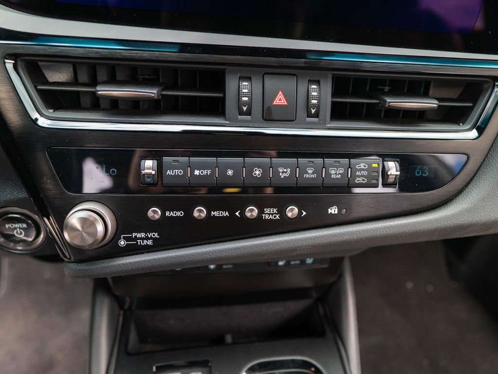 Used 2025 Lexus ES 300h w/ Premium Package FWD image 28