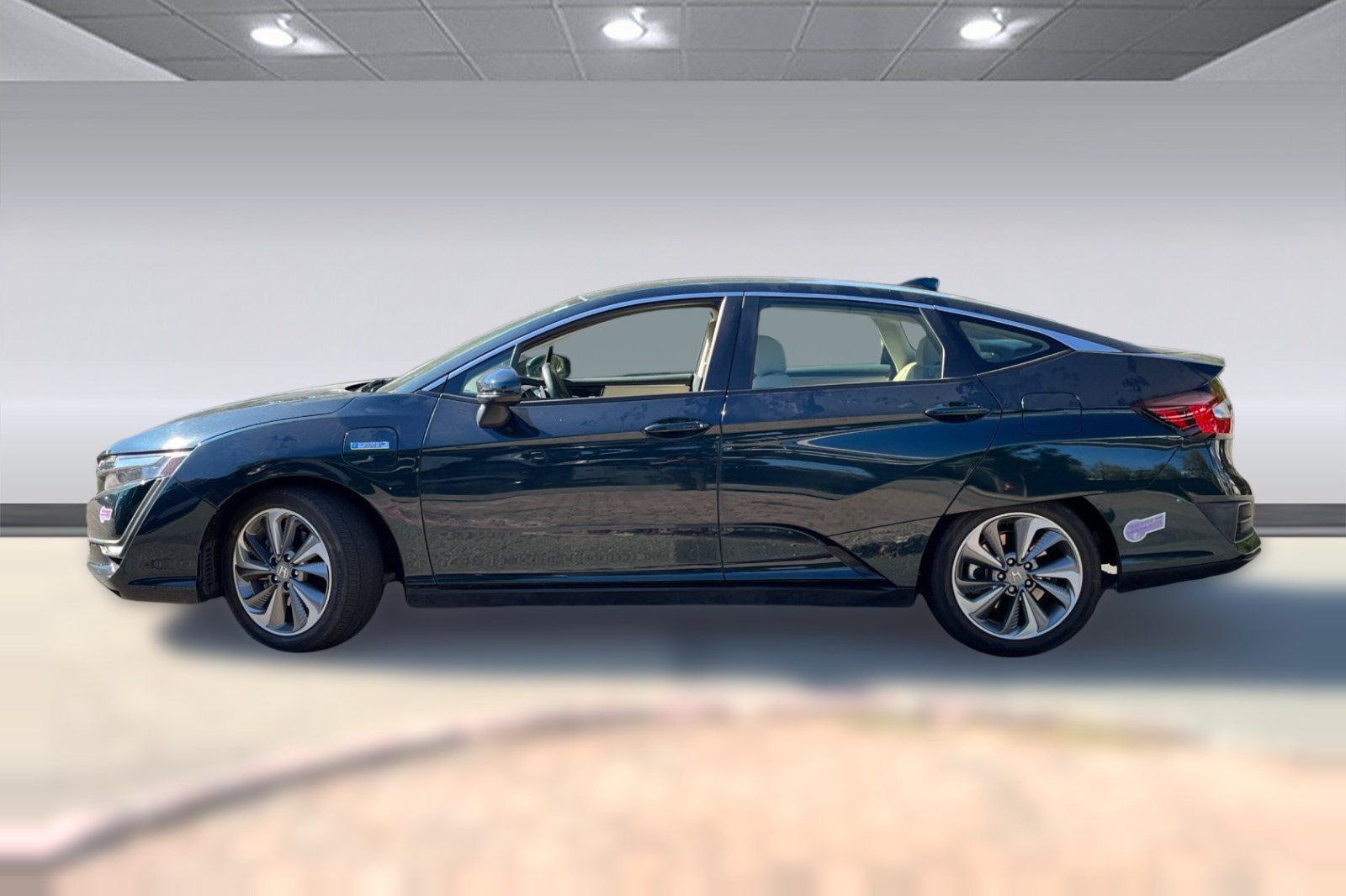 Used 2019 Honda Clarity Touring image 2