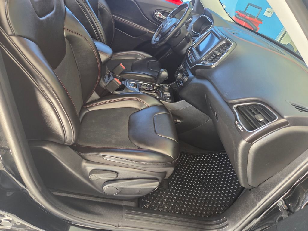 Used 2019 Jeep Cherokee Trailhawk w/ Comfort & Convenience Group image 24