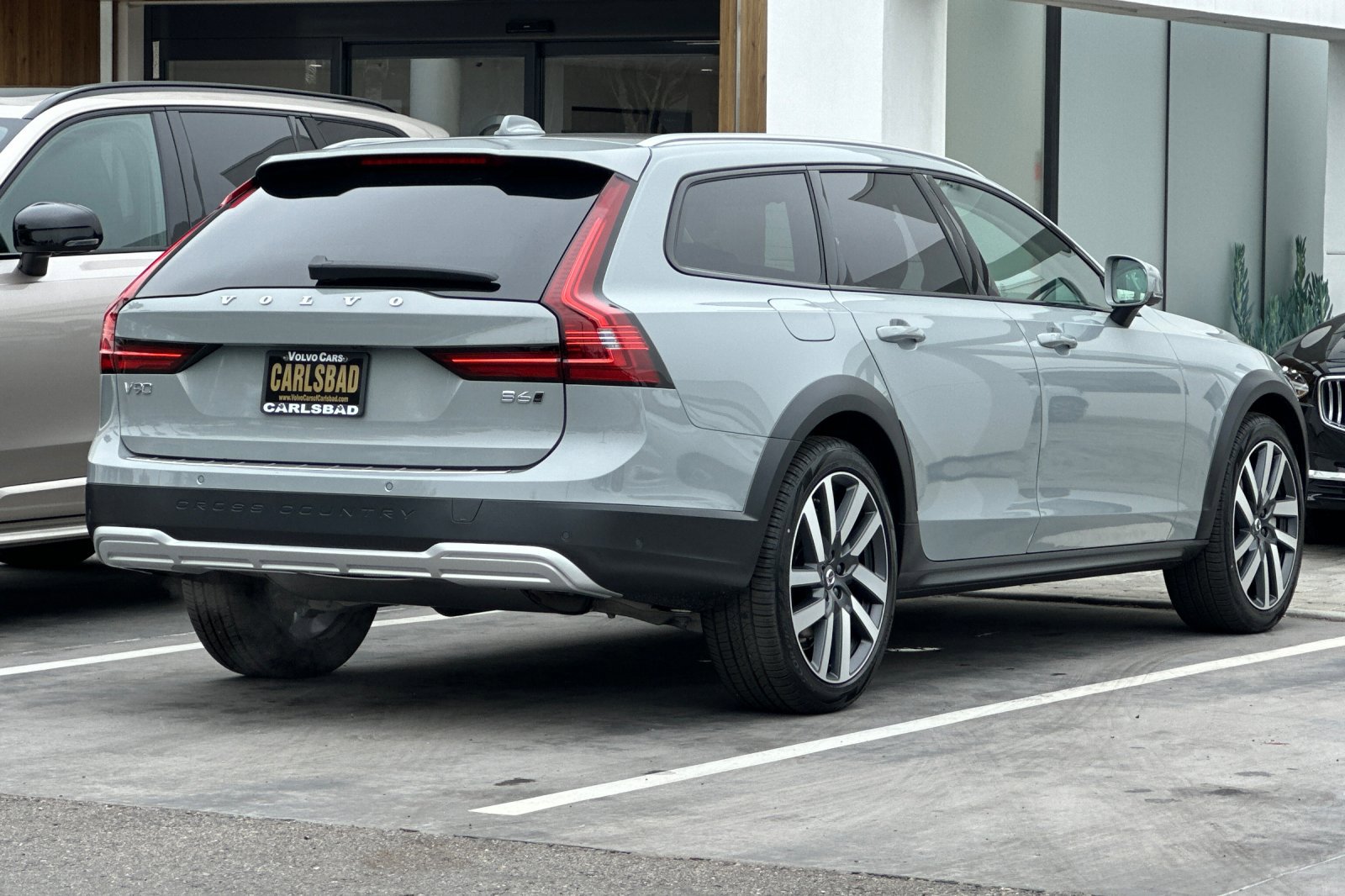 New 2025 Volvo V90 B6 Cross Country Ultra w/ Protection Package Premier image 5