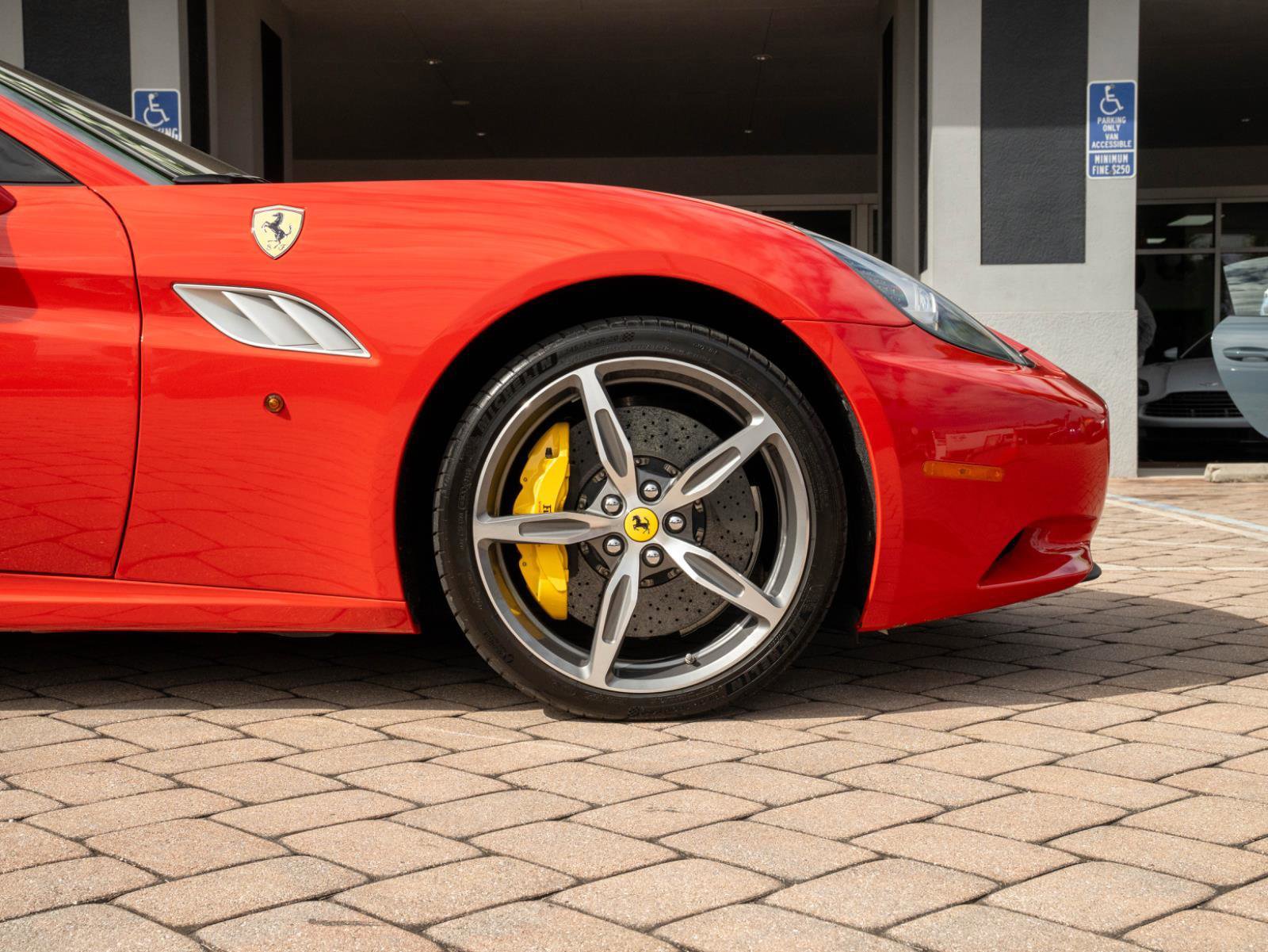Used 2014 Ferrari California image 9