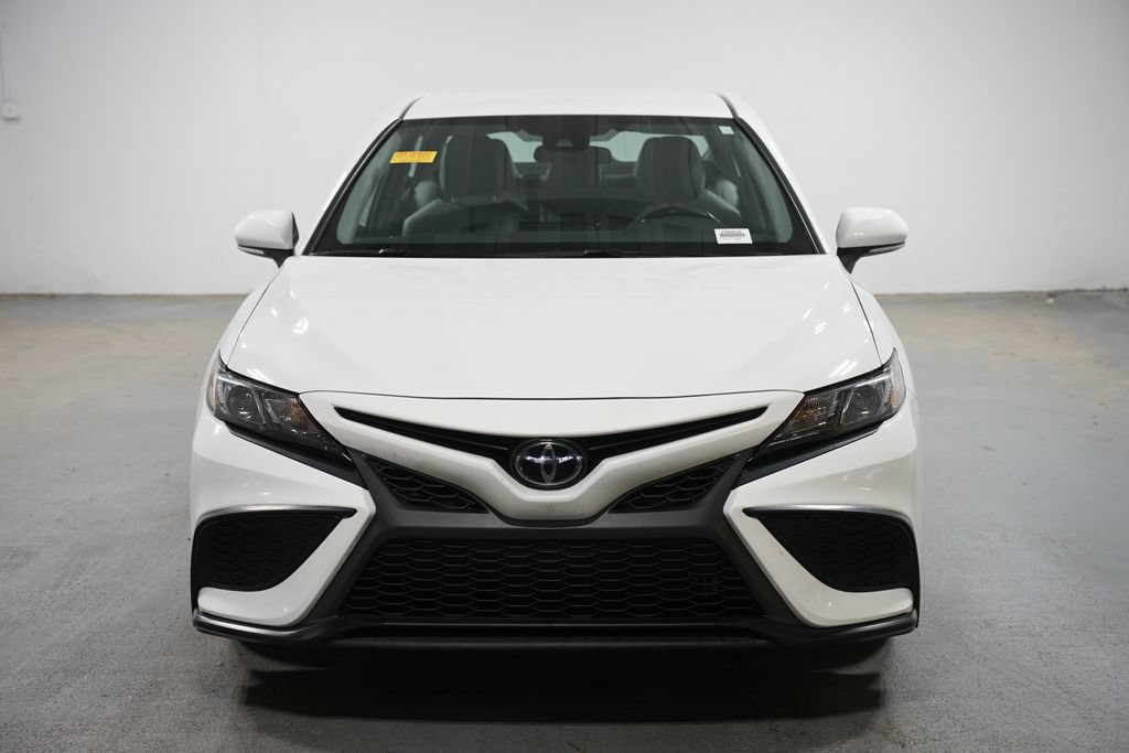 Used 2023 Toyota Camry SE FWD image 2