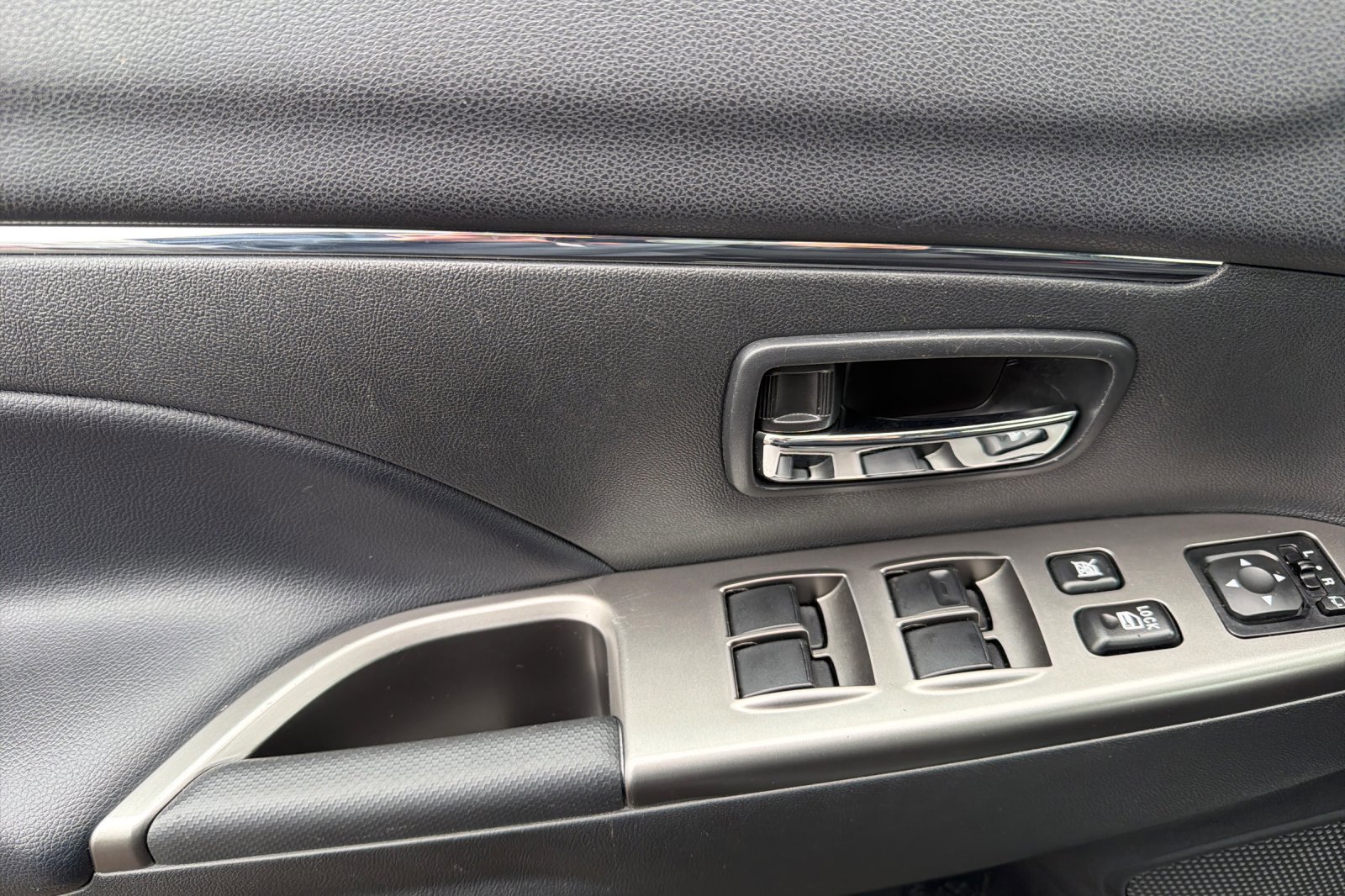 Used 2024 Mitsubishi Outlander Sport SE image 11