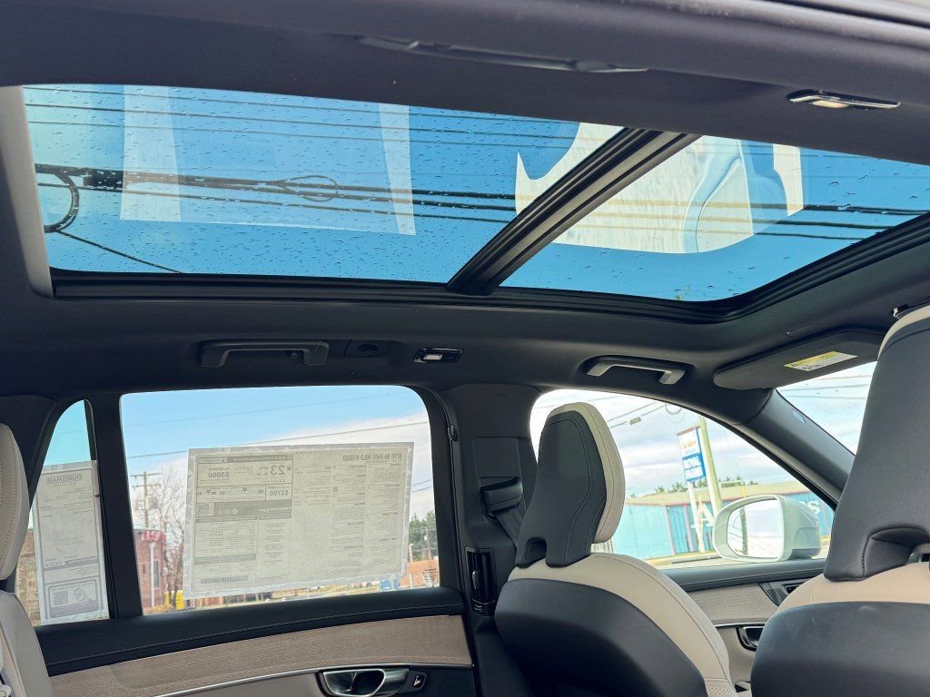 New 2026 Volvo XC90 B6 Plus w/ Protection Package Premier image 14
