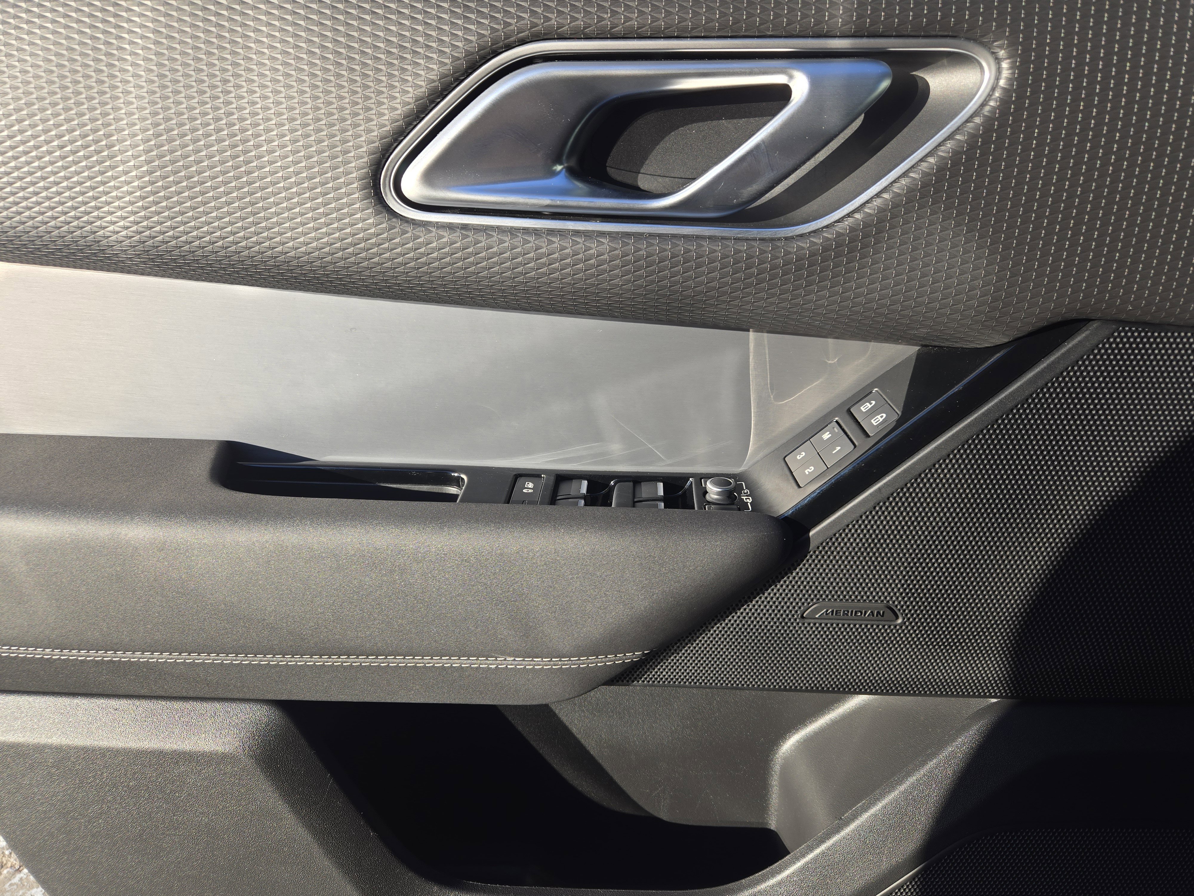 Used 2023 Land Rover Range Rover Velar R-Dynamic S image 26