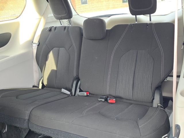 Used 2023 Chrysler Voyager LX FWD image 12
