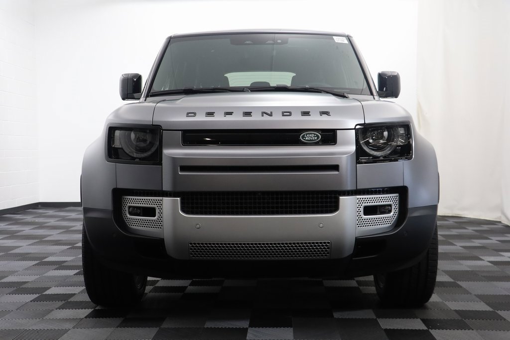 New 2024 Land Rover Defender 110 SE image 5