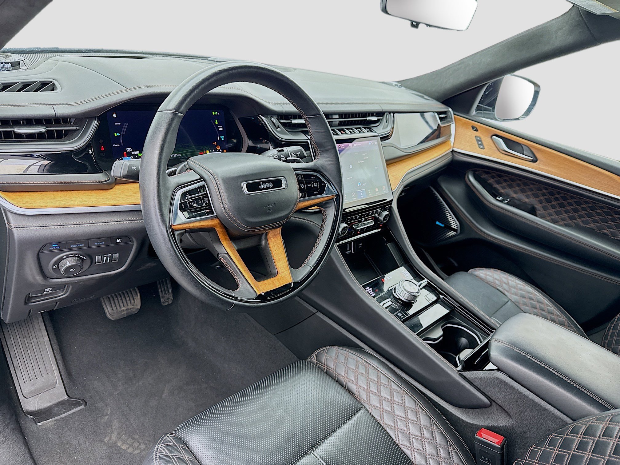 Used 2022 Jeep Grand Cherokee Summit AWD/4WD image 7