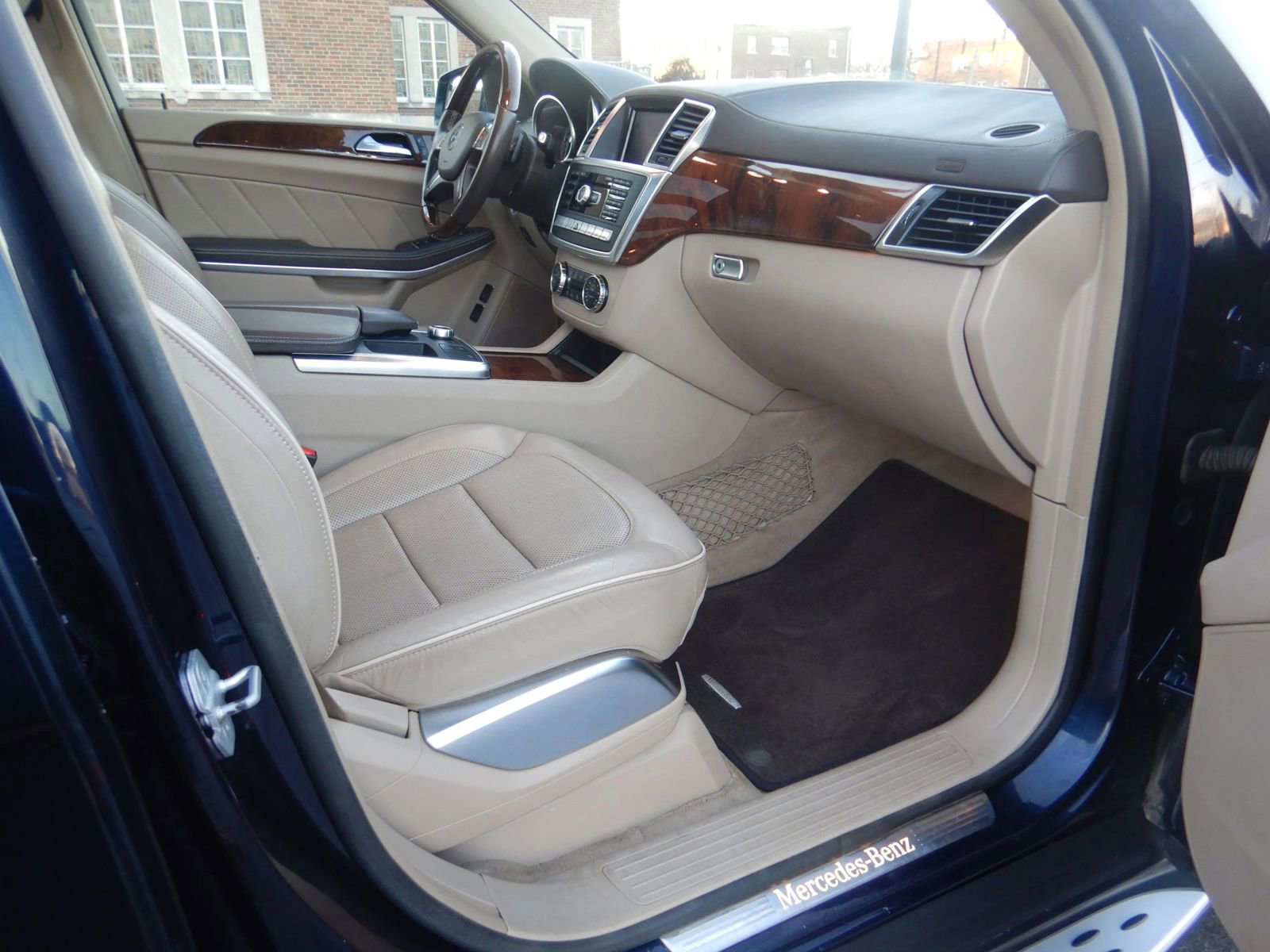 Used 2013 Mercedes-Benz GL 550 4MATIC image 18