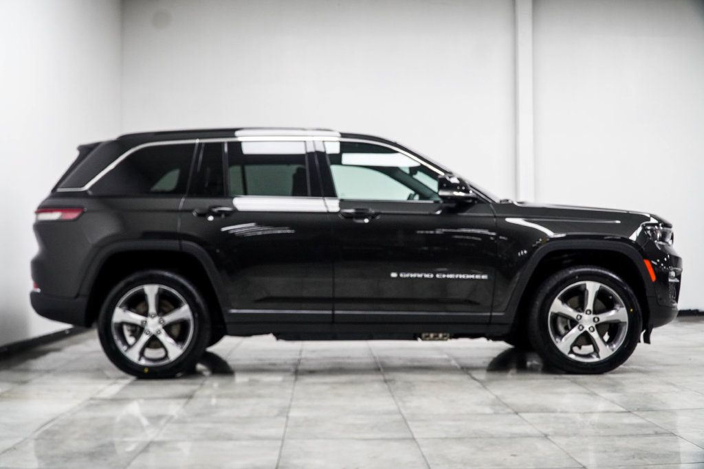 Used 2024 Jeep Grand Cherokee Limited 4xe w/ Luxury Tech Group II AWD/4WD image 11