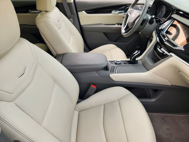 Used 2025 Cadillac XT6 Premium Luxury w/ Technology Package image 15
