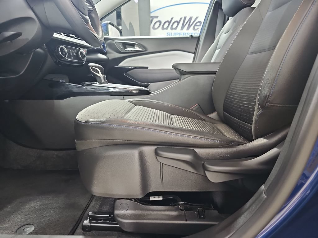 Certified 2024 Chevrolet Trax LT FWD image 33