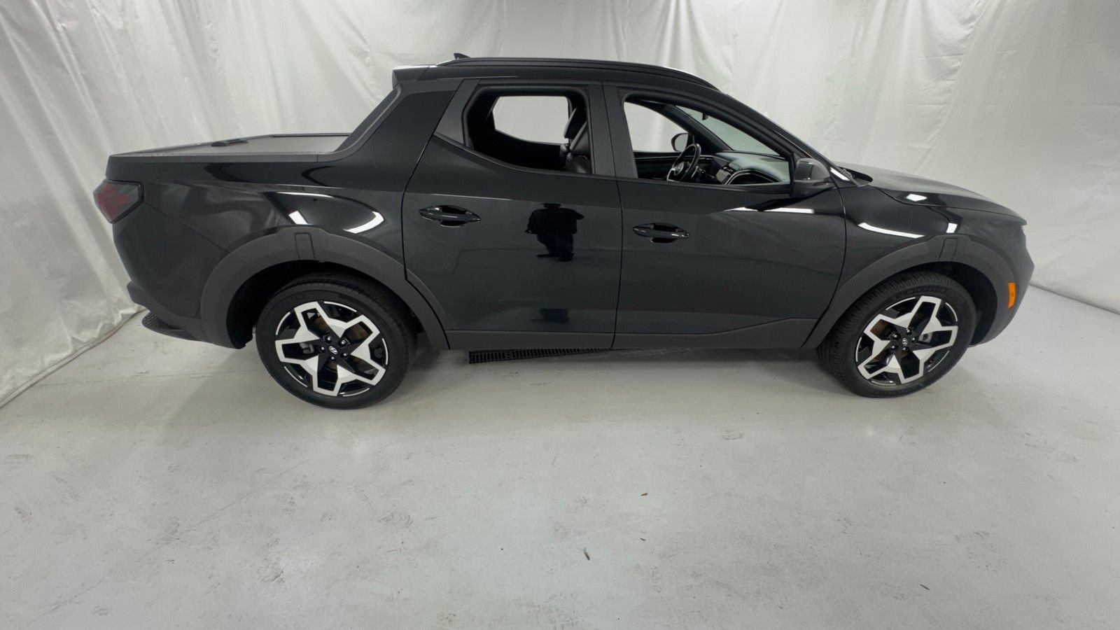 Used 2023 Hyundai Santa Cruz Limited AWD/4WD image 2