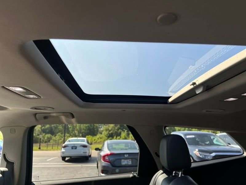 Used 2020 Buick Enclave Premium w/ Sun and Sites Package image 33