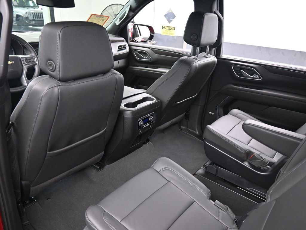 Used 2024 Chevrolet Suburban LT image 37