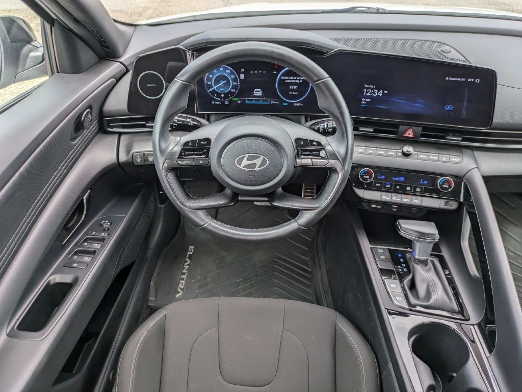 Used 2025 Hyundai Elantra SEL FWD image 15