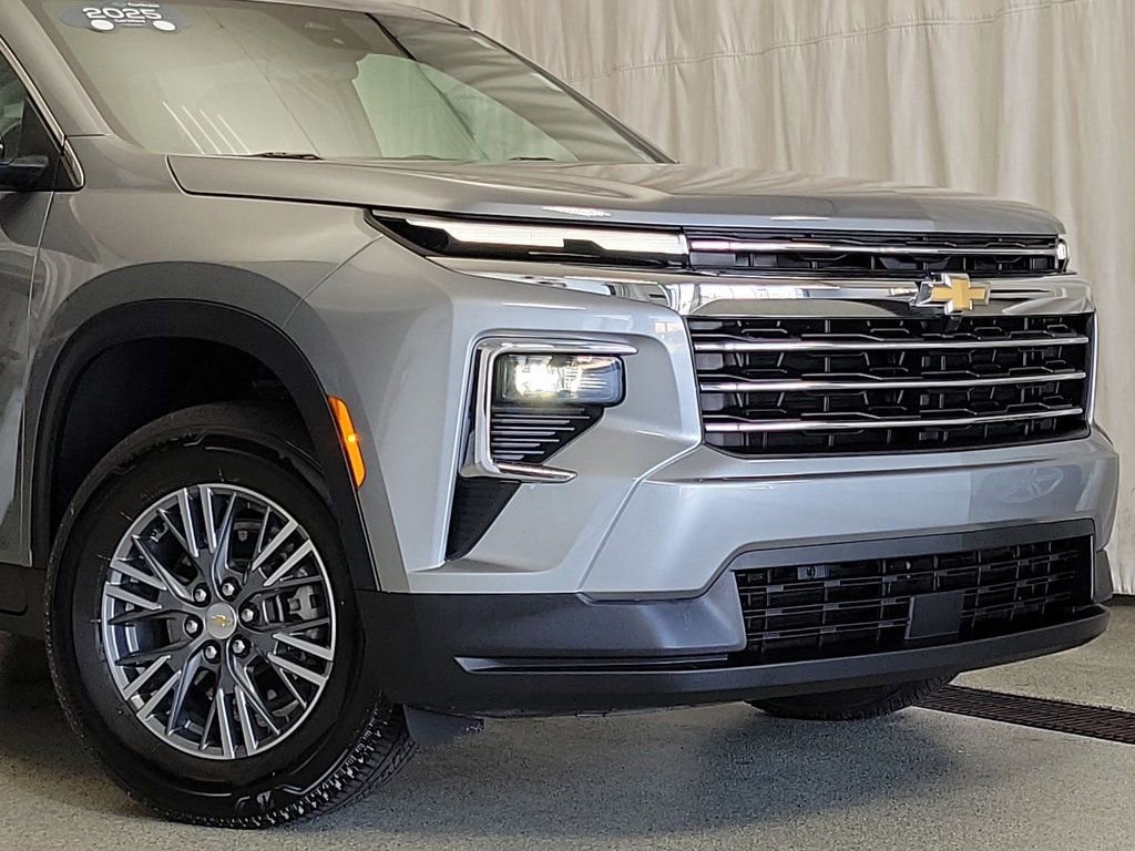 Certified 2025 Chevrolet Traverse LT image 2