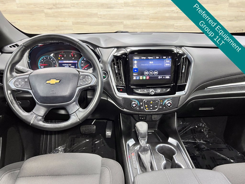 Used 2023 Chevrolet Traverse LT FWD image 2