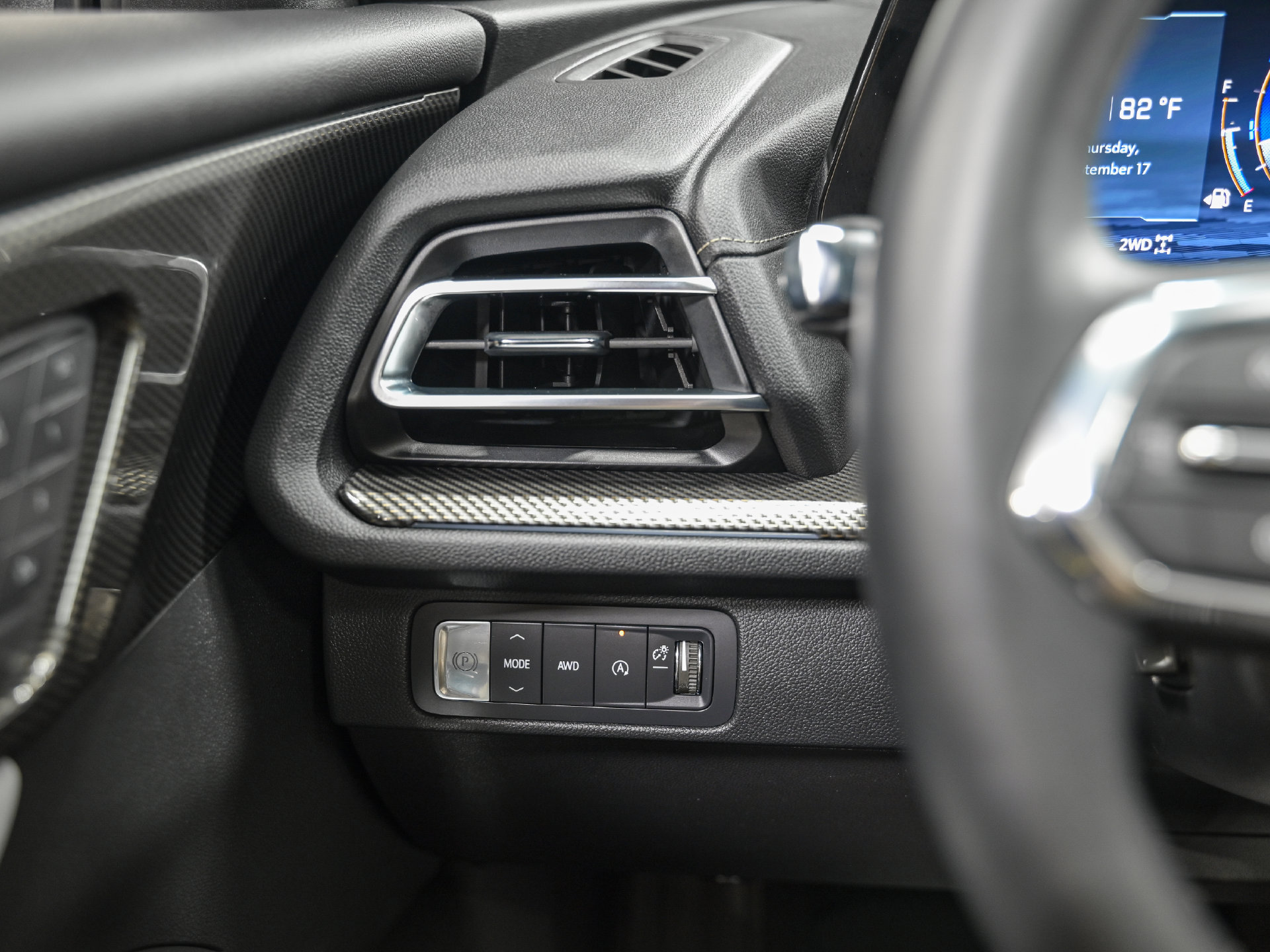 Used 2025 Chevrolet Traverse High Country AWD/4WD image 18