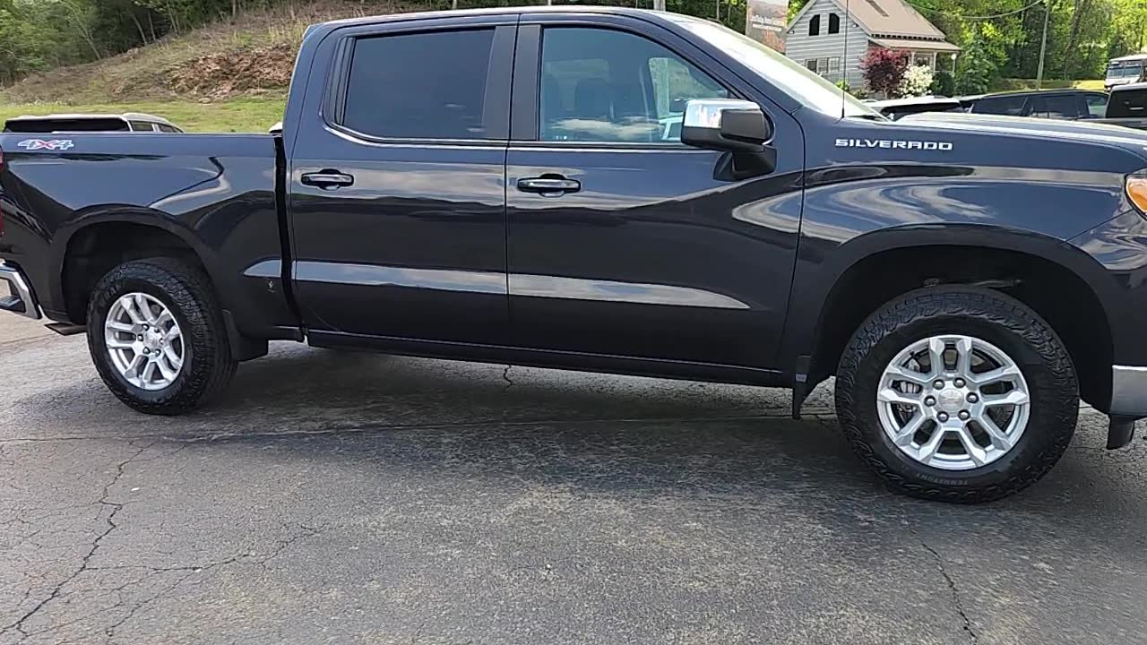 Used 2022 Chevrolet Silverado 1500 LT AWD/4WD image 10