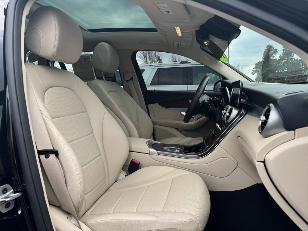 Used 2022 Mercedes-Benz GLC 300 4MATIC w/ Premium Package Lite image 17