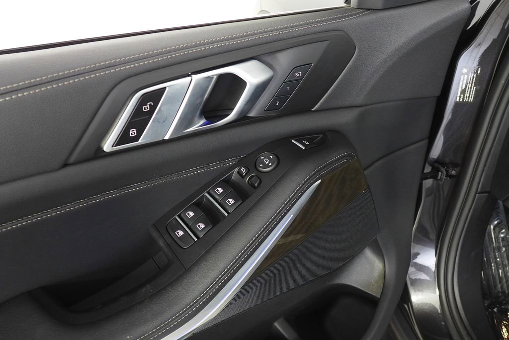 Used 2023 BMW X5 xDrive40i w/ Parking Assistance Package image 12