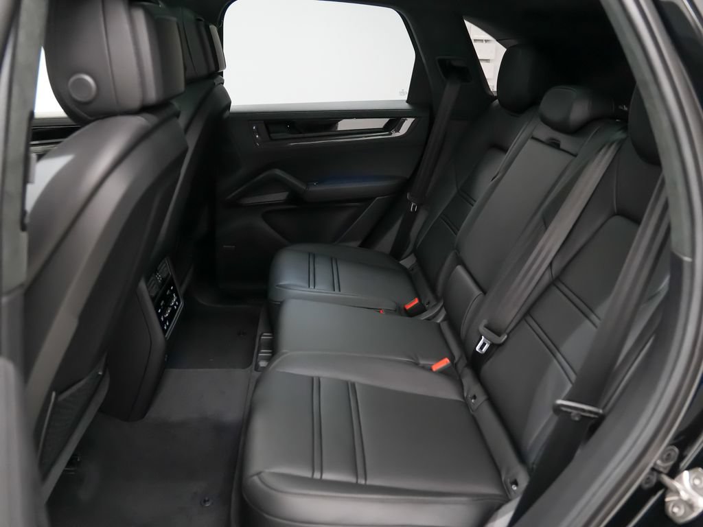 New 2026 Porsche Cayenne GTS AWD/4WD image 18