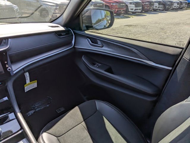 New 2026 Jeep Grand Cherokee Altitude image 18