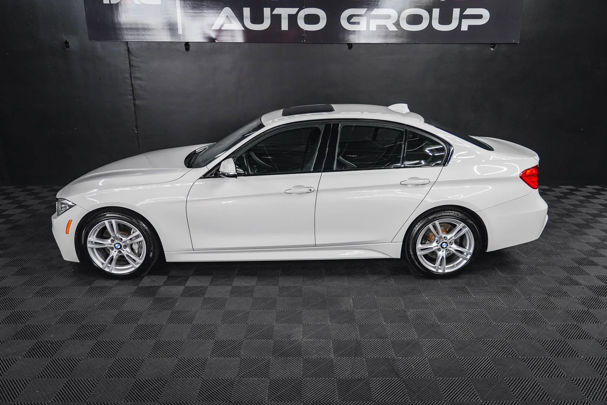 Used 2014 BMW 335i xDrive Sedan AWD/4WD image 25