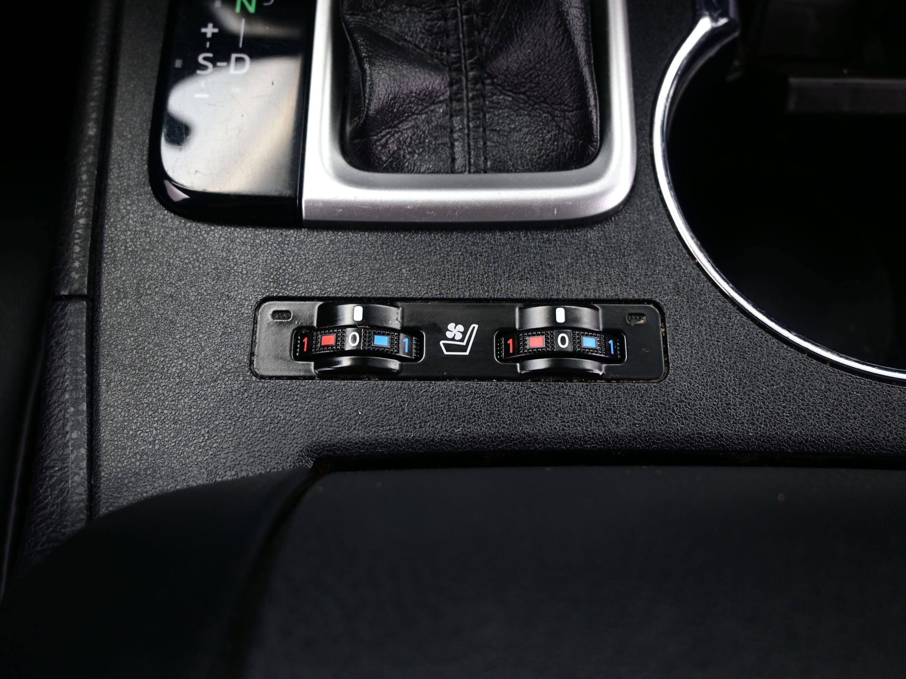 Used 2017 Toyota Highlander Limited image 24