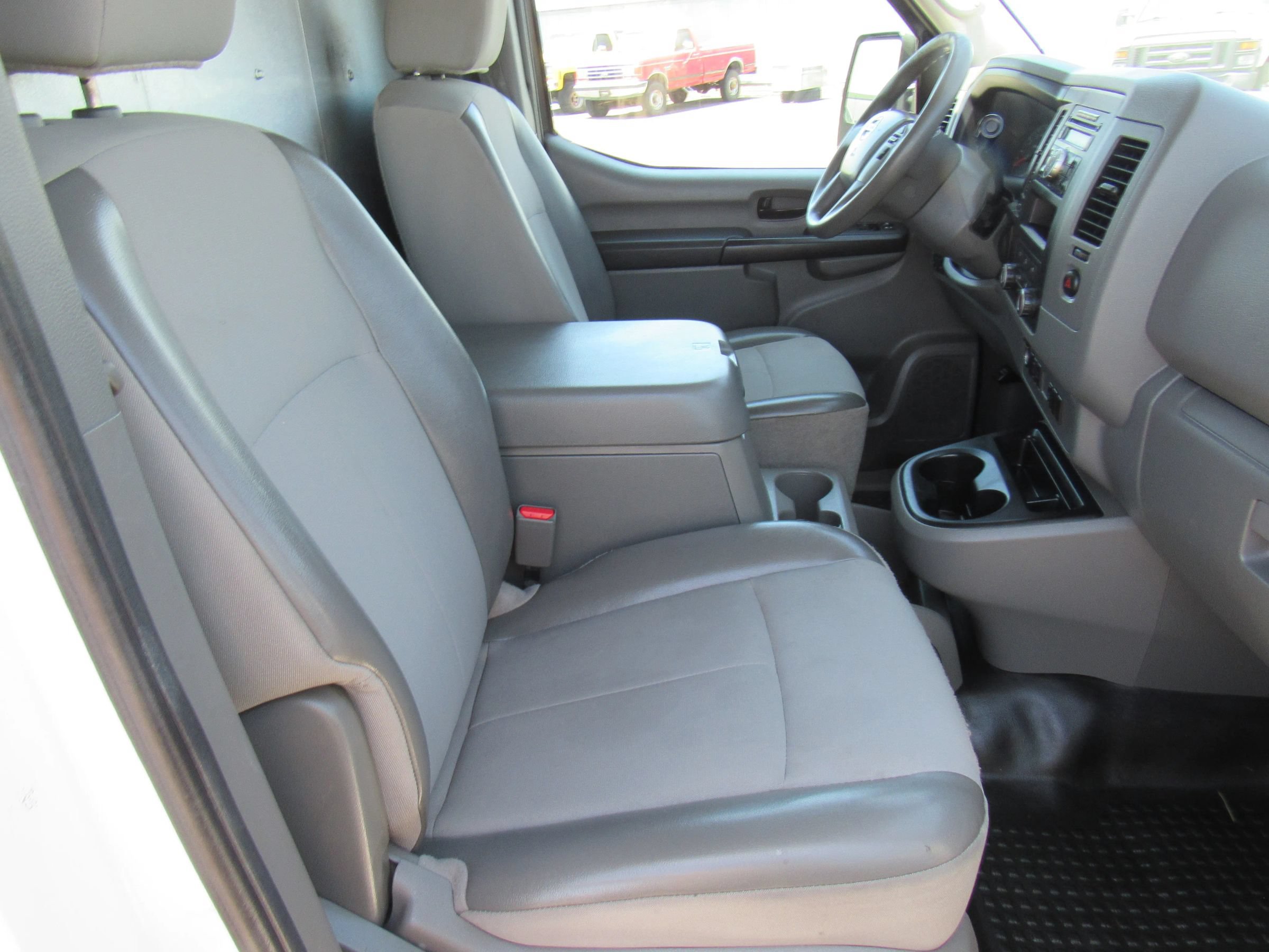 Used 2017 Nissan NV 3500 SV RWD image 10