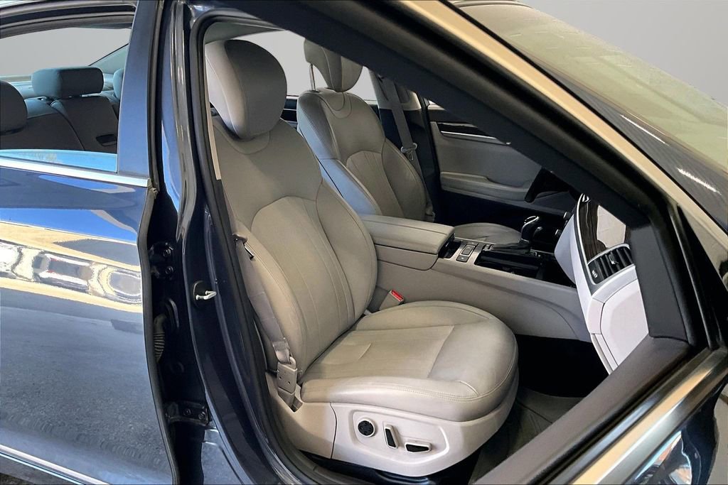 Used 2017 Genesis G80 3.8 AWD/4WD image 28