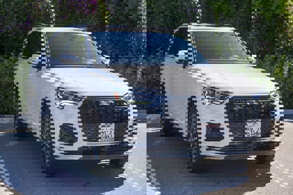 Used 2023 Audi Q3 2.0T Premium w/ Convenience Package image 3