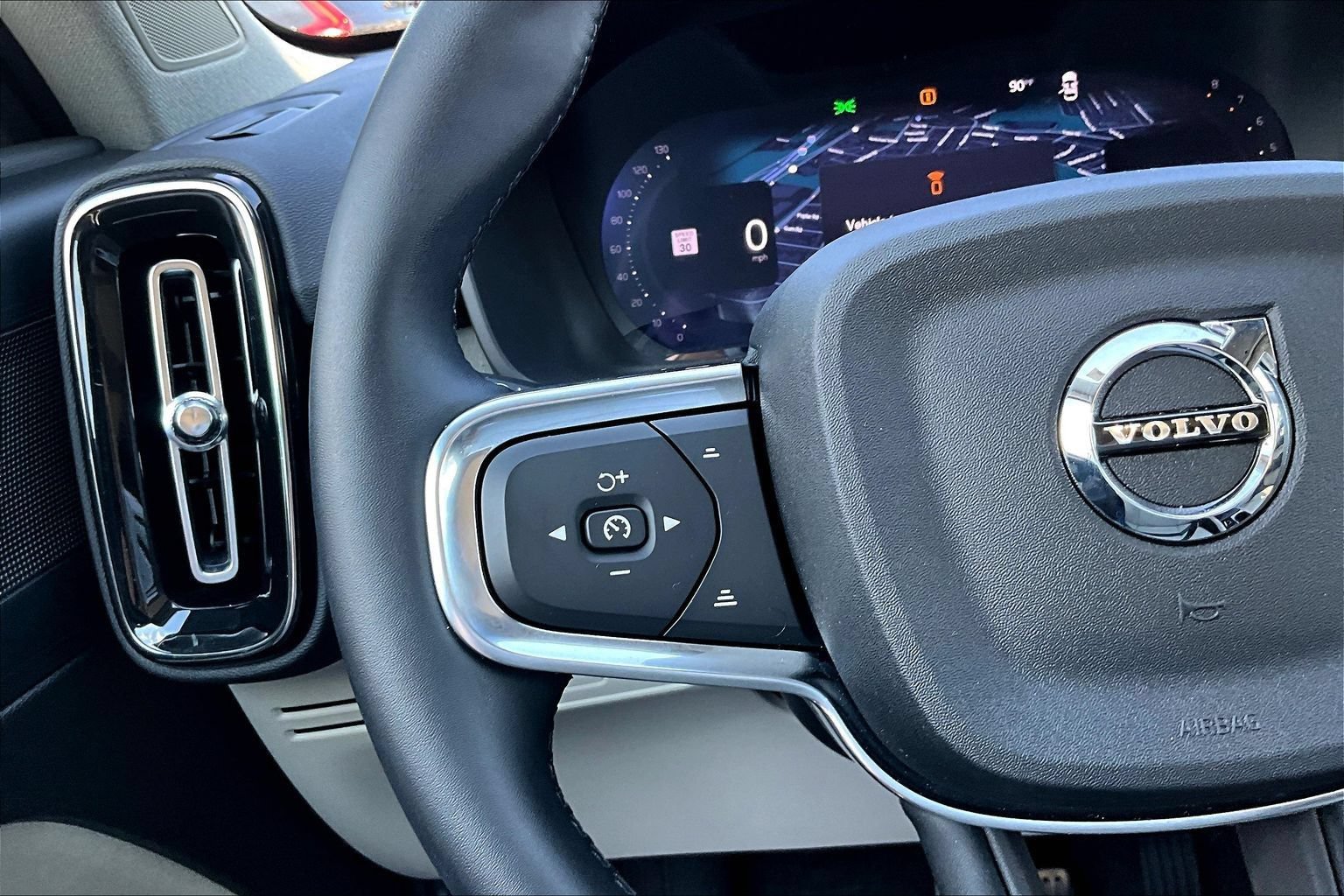 Used 2026 Volvo XC40 B5 Plus AWD/4WD image 13