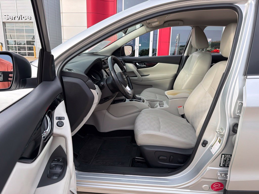 Used 2022 Nissan Rogue Sport SV w/ Technology Package AWD/4WD image 14