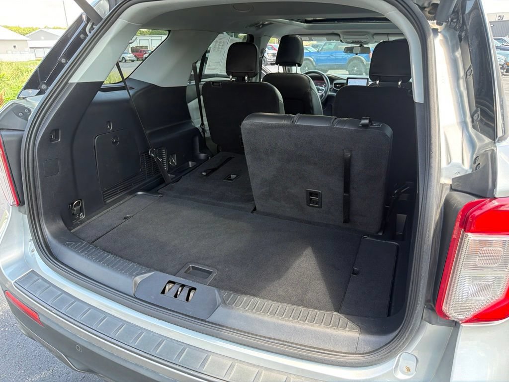 Certified 2022 Ford Explorer XLT w/ Equipment Group 202A AWD/4WD image 16
