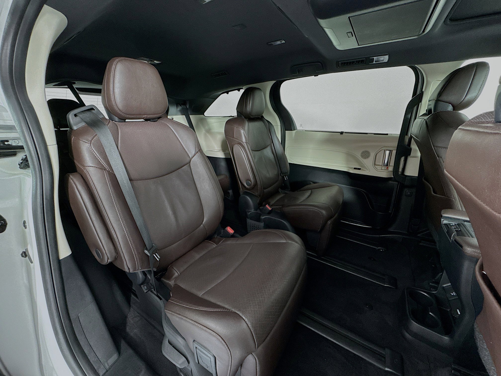 Used 2022 Toyota Sienna Platinum image 31