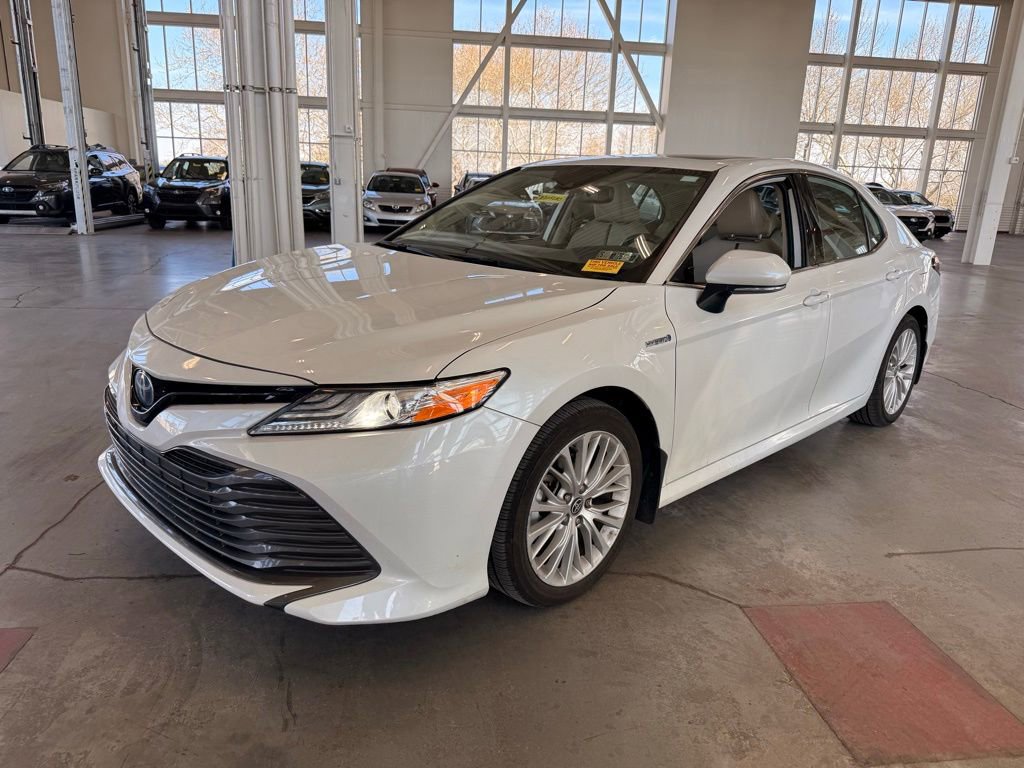 Used 2020 Toyota Camry XLE w/ Sunroof Package image 7