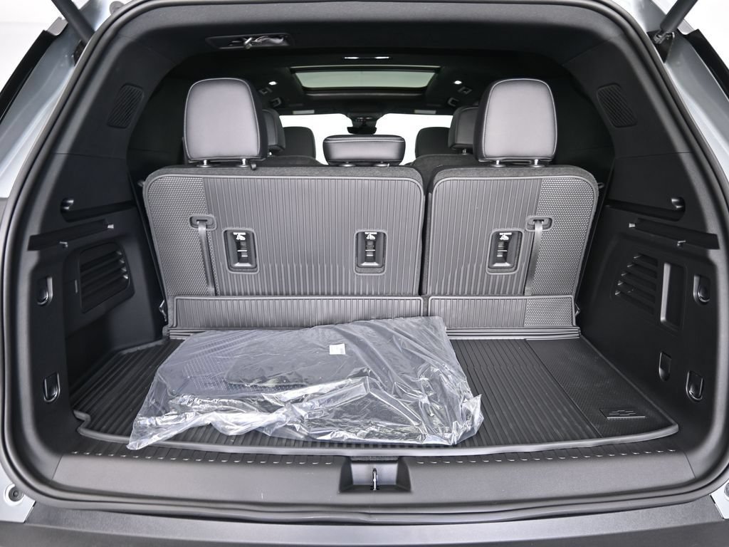 New 2026 Chevrolet Traverse LT w/ Sun and Wheel Package FWD image 33