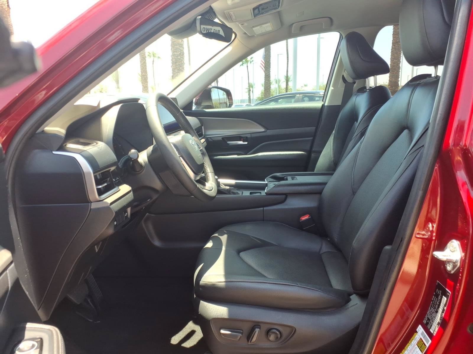 Certified 2024 Toyota Grand Highlander AWD image 16