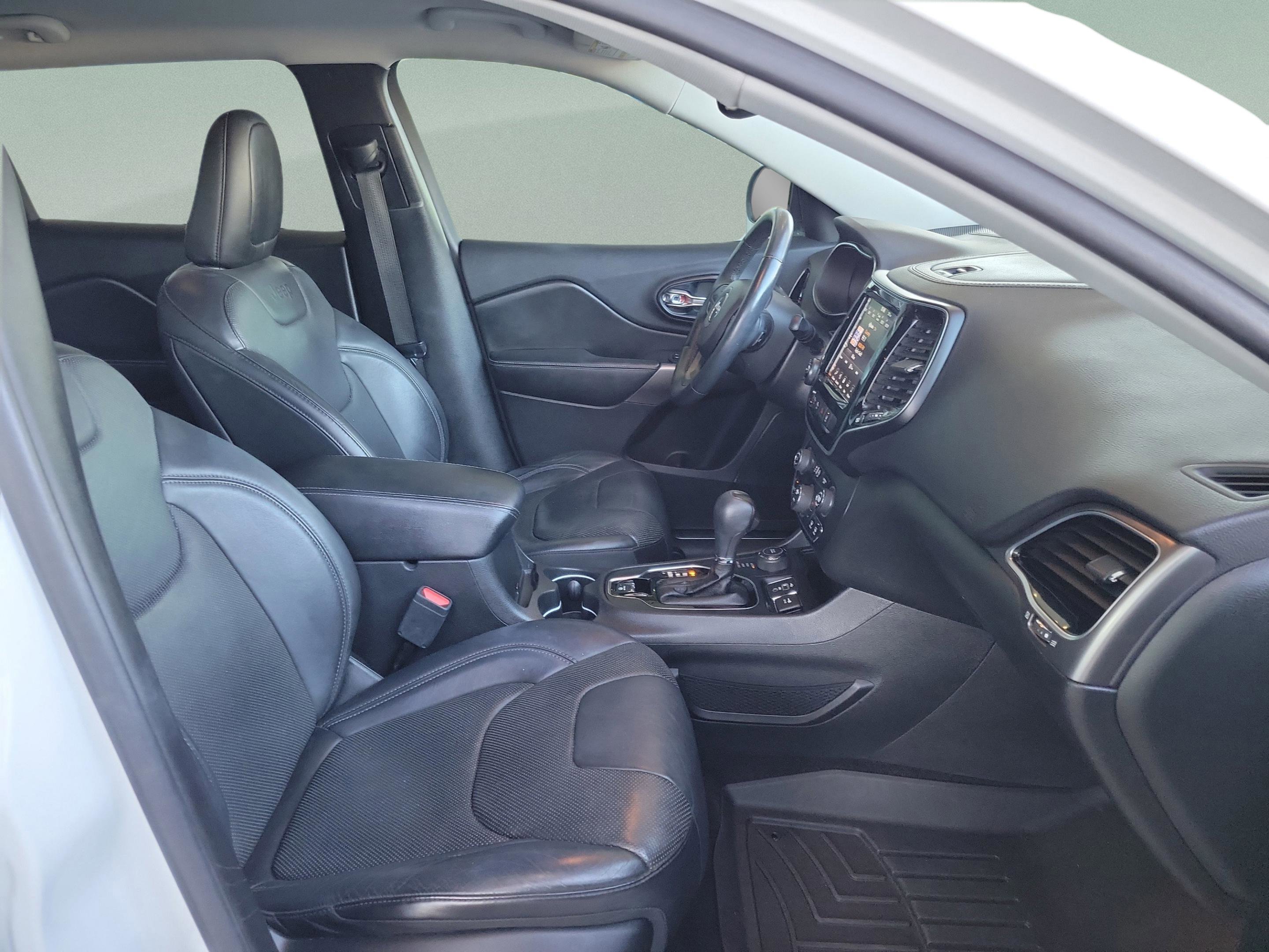 Used 2019 Jeep Cherokee Limited w/ Luxury Group image 10