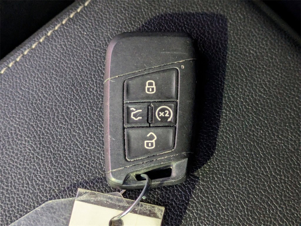 Used 2024 Volkswagen Tiguan SE R-Line image 30