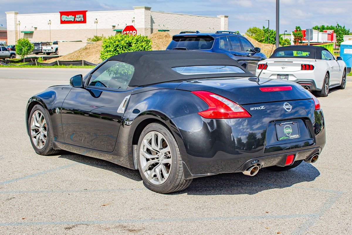 Used 2013 Nissan 370Z Touring RWD image 6