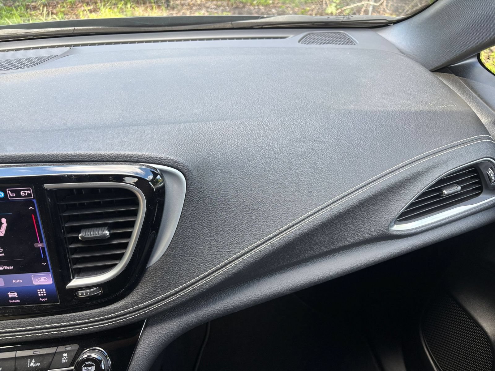 Used 2025 Chrysler Pacifica Limited FWD image 39