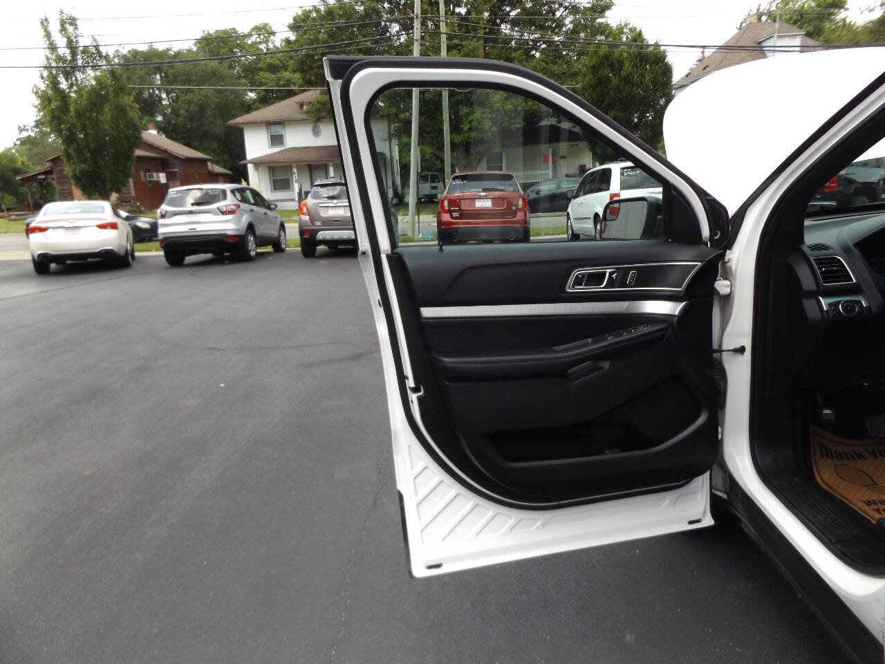 Used 2016 Ford Explorer XLT image 18