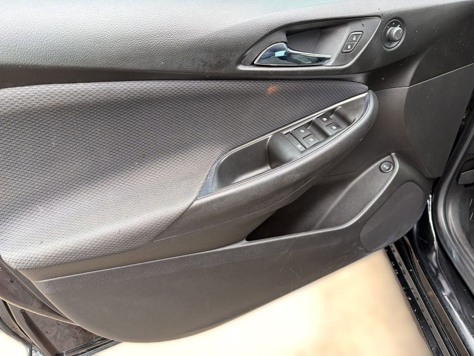 Used 2019 Chevrolet Cruze LS FWD image 12