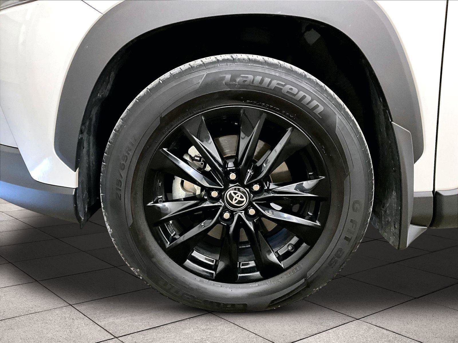 Used 2023 Toyota Corolla Cross LE w/ Moonroof Package FWD image 9
