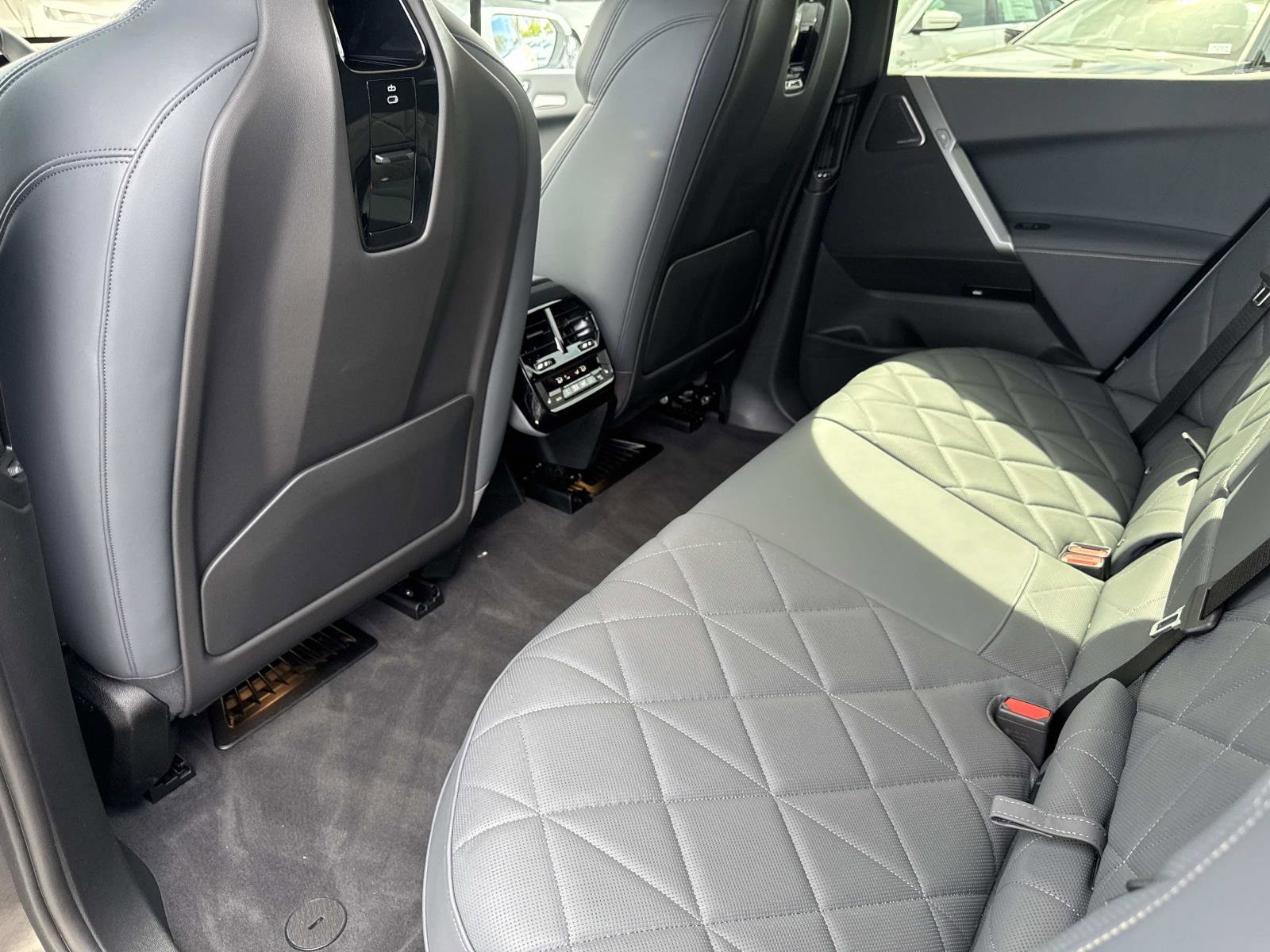 Used 2026 BMW iX xDrive60 image 10